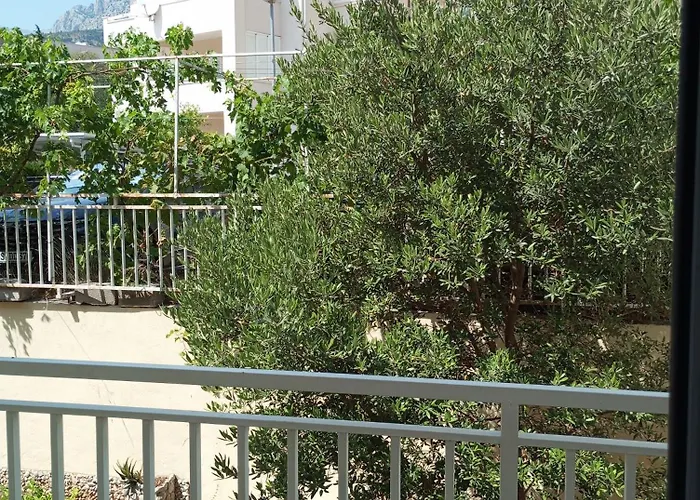 Apartment Lea 2 *